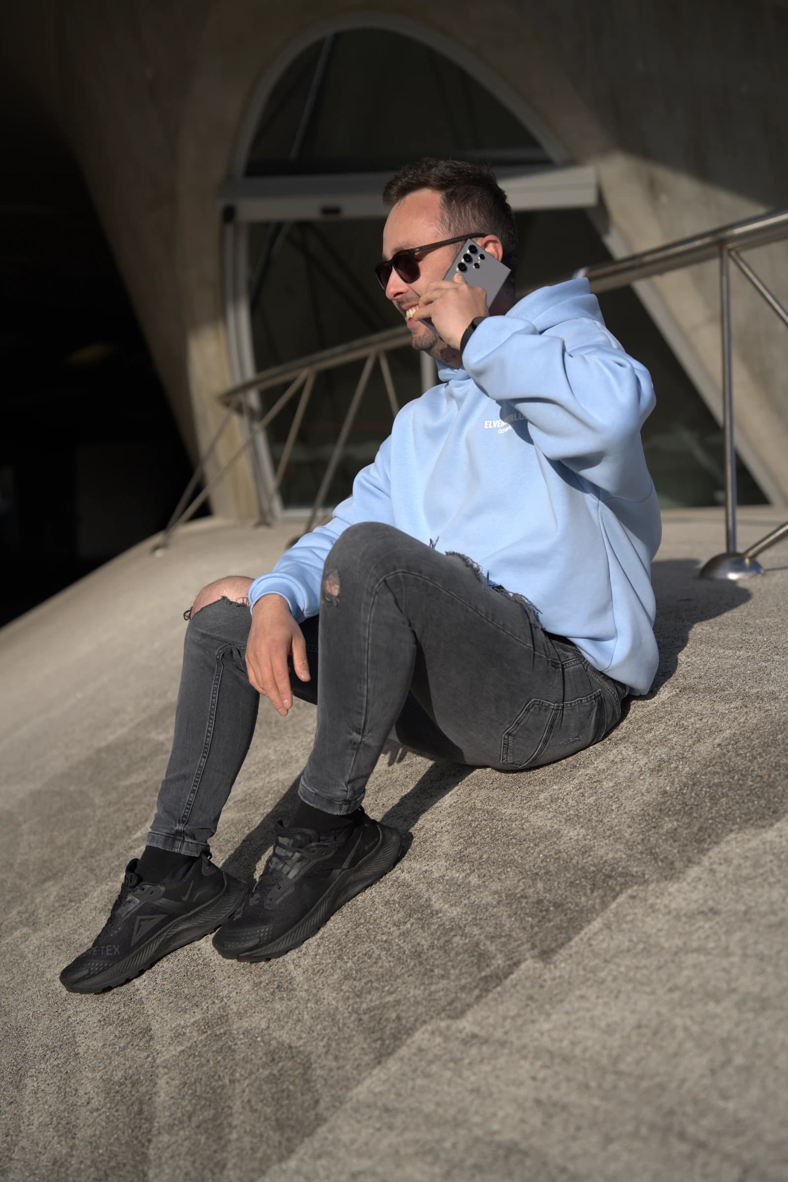 Campfire an einem Fjord